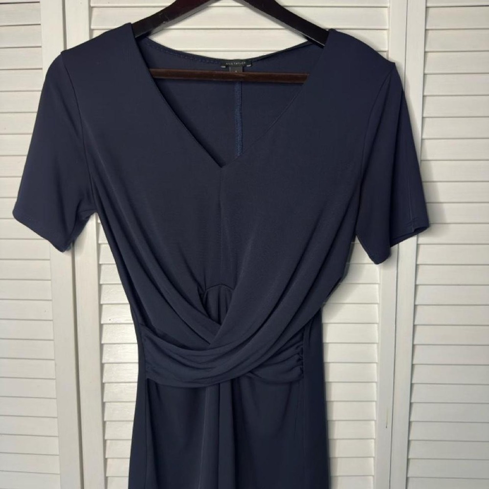 Ann Taylor Matte Jersey Twist Front Top Women's S Navy V Neck Workwear